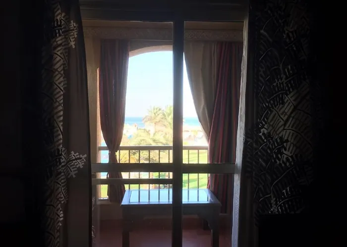 Bed Room , Pool View Porto South Beach شاليه علي البسين بقرية بورتو ساوث بيتش العين السخنة